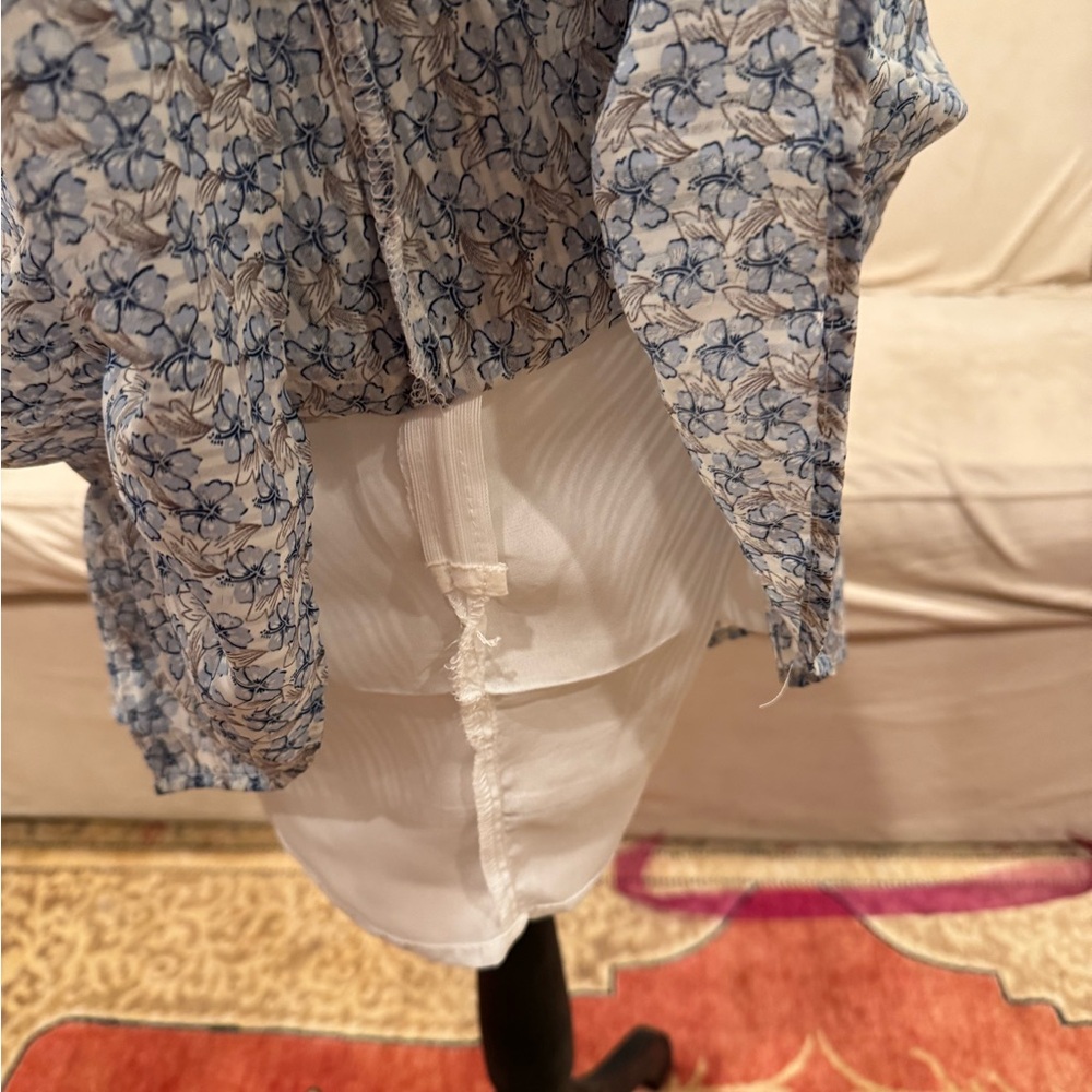 NWT Light spring blue floral dress. Great for Spring Break or Graduation - Picture 5 of 9